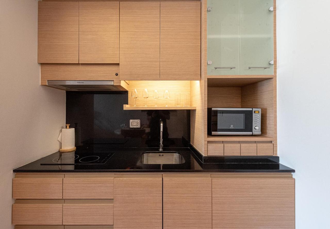 Summit Windmill Golf Suite Hotel At Suvarnabhumi Bangkok Eksteriør billede A modern kitchen