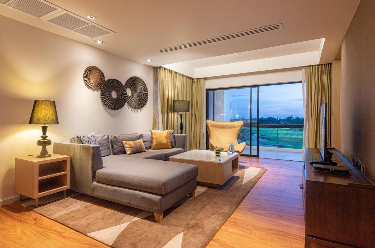 Summit Windmill Golf Suite Hotel At Suvarnabhumi Bangkok Eksteriør billede Living room