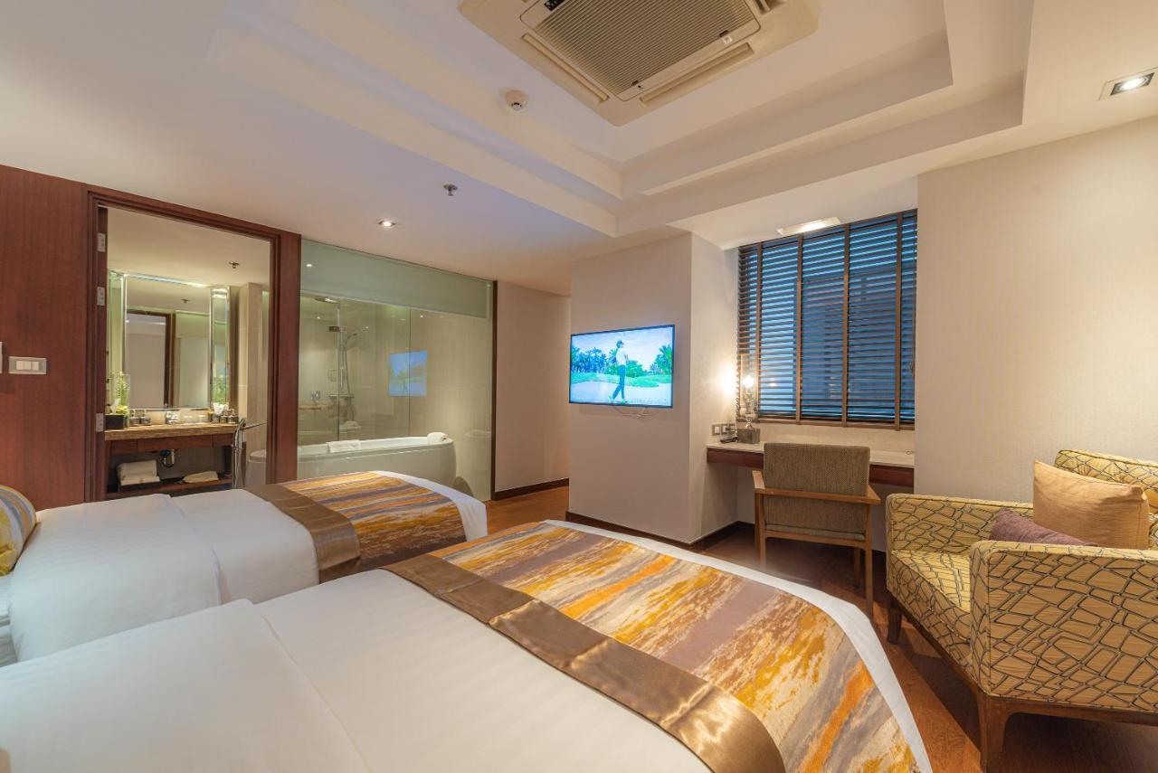 Summit Windmill Golf Suite Hotel At Suvarnabhumi Bangkok Eksteriør billede Deluxe Room