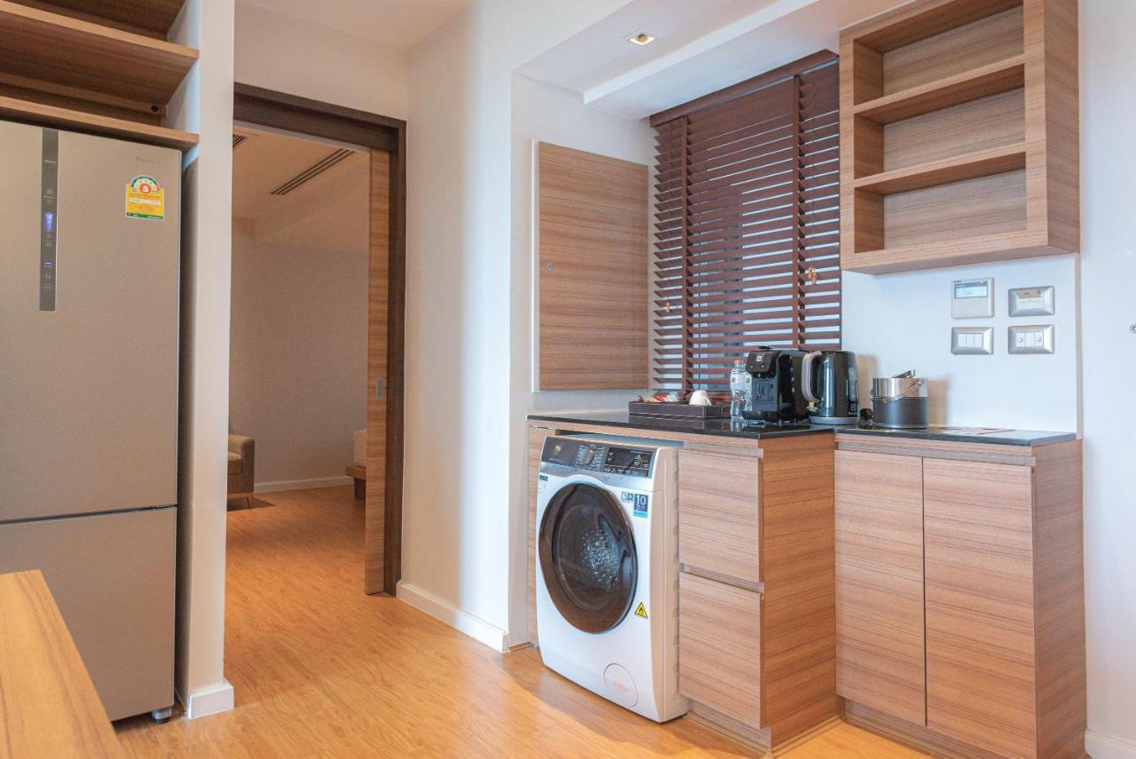 Summit Windmill Golf Suite Hotel At Suvarnabhumi Bangkok Eksteriør billede A typical kitchen in a serviced apartment