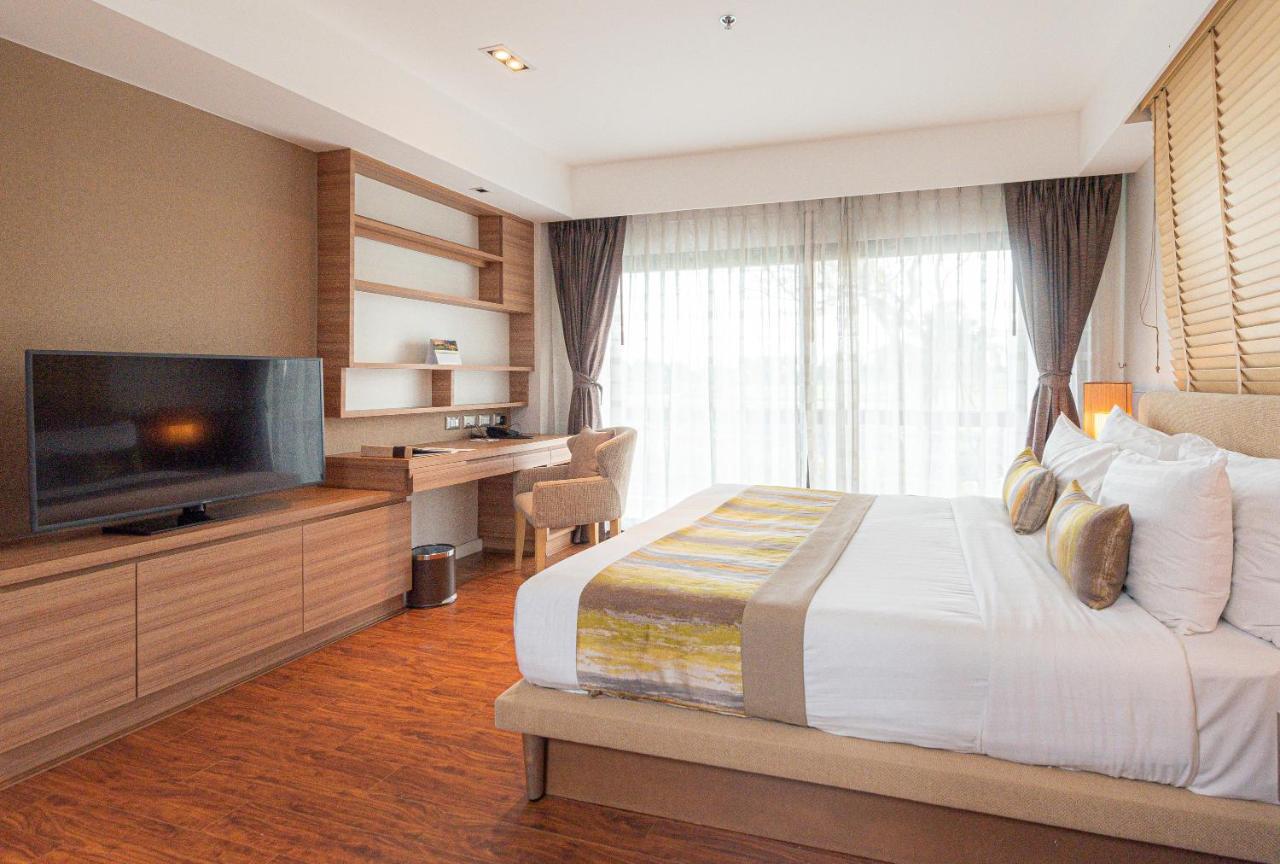 Summit Windmill Golf Suite Hotel At Suvarnabhumi Bangkok Eksteriør billede Deluxe Room