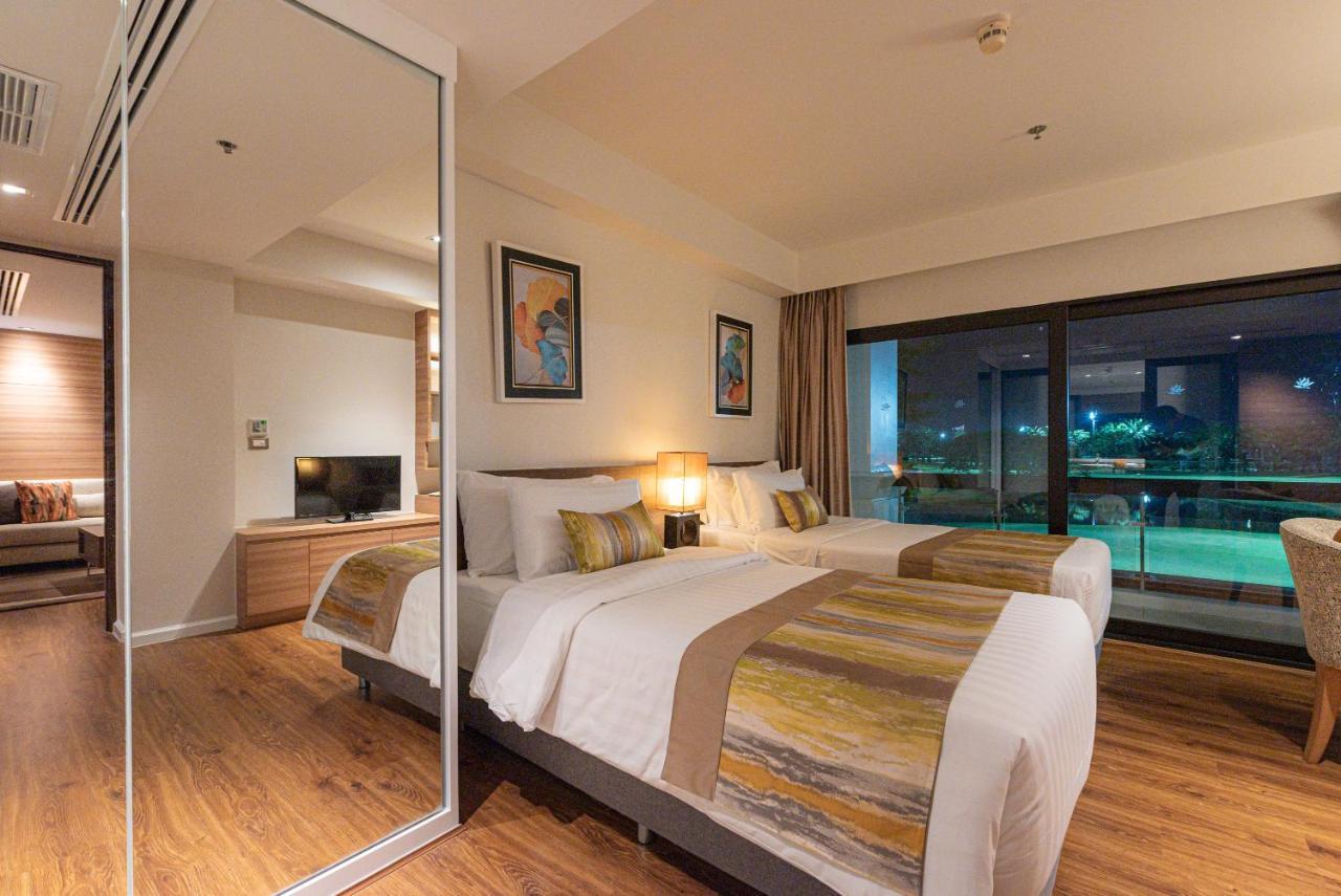 Summit Windmill Golf Suite Hotel At Suvarnabhumi Bangkok Eksteriør billede Deluxe Room