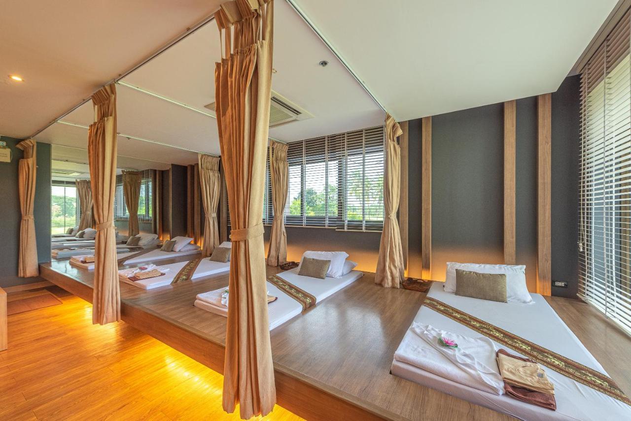 Summit Windmill Golf Suite Hotel At Suvarnabhumi Bangkok Eksteriør billede Thai massage beds