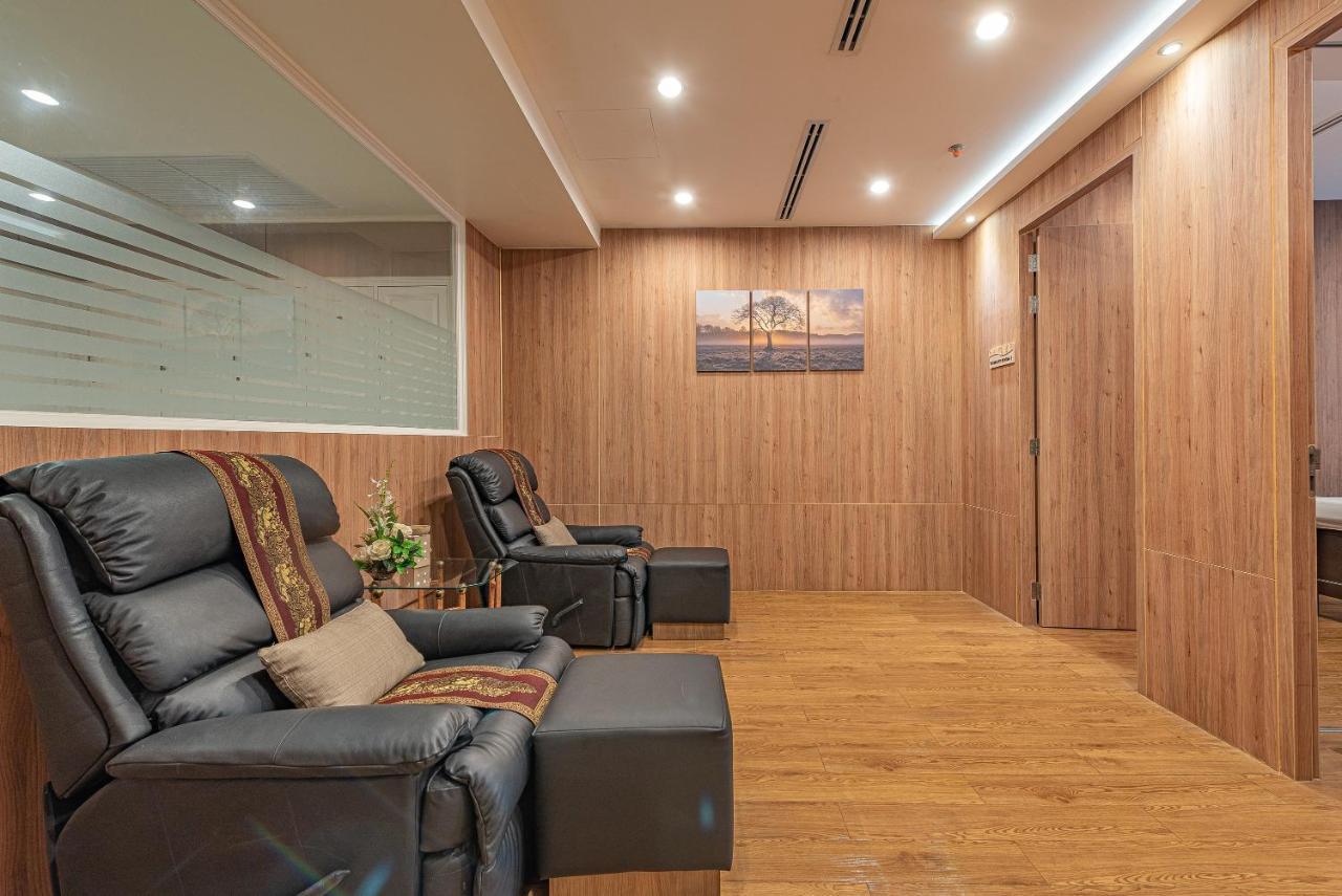 Summit Windmill Golf Suite Hotel At Suvarnabhumi Bangkok Eksteriør billede The interior of the Thai Airways First Class Lounge at Suvarnabhumi Airport